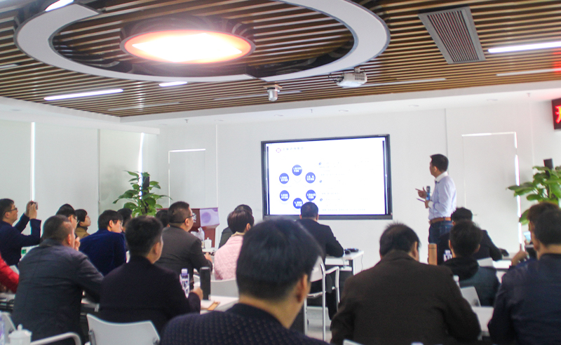 2013年6月17日廣州www.17c企業管理谘詢有限公司全體員工專題培訓會（huì）議（yì）順利召（zhào）開