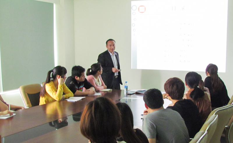 4月24日www.17c老師對佳樂公司進行倉儲管（guǎn）理的培訓