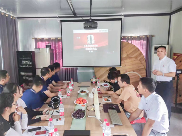 廣東正（zhèng）睿企業管理研（yán）究院副院長龐（páng）金森老（lǎo）師致辭