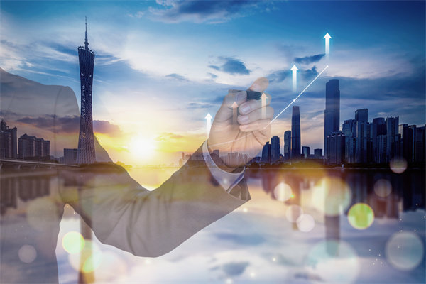 在薪酬體（tǐ）係設計時，應如何考慮行業標準和市場變化？