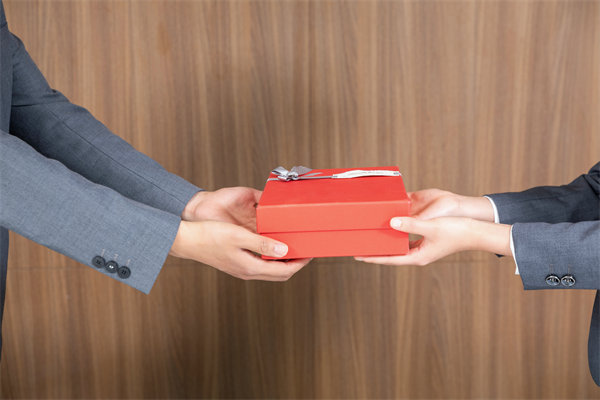 市場競爭激烈，如何製定薪酬策略以（yǐ）吸引並留（liú）住（zhù）人（rén）才（cái）？