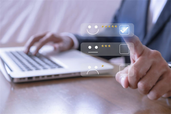 博士情侶瞞著領導下班擺攤月入3萬3，企業薪酬管（guǎn）理的啟發