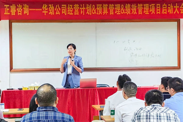 華（huá）勁機械常務副（fù）總（zǒng）賴（lài）曉（xiǎo）春女士