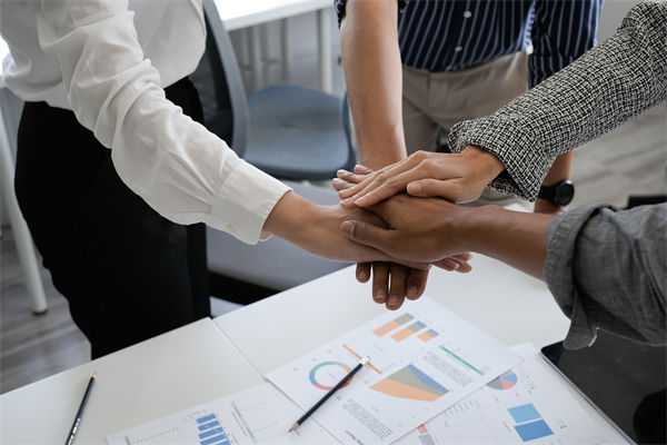 跨文（wén）化管理對企業全球化（huà）戰（zhàn）略實施的影響（xiǎng）及應對策略？