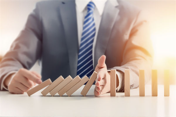 A股開（kāi）盤大跌，近800股跌超（chāo）9%，關聯企業如何調整戰略？