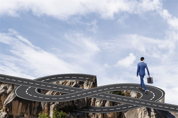 市場突變（biàn），現（xiàn）有戰略（luè）失（shī）效，怎麽調整戰略規劃才能破局？