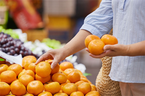 榴蓮價格（gé）暴跌50%，有（yǒu）人買了50箱，預算管理怎（zěn）麽看？