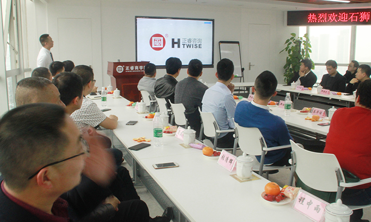 石獅市服裝產業聯盟、石獅（shī）市染整同（tóng）業公會來我司參訪交流並（bìng）赴標（biāo）杆項（xiàng）目德永佳（jiā）參（cān）觀學習