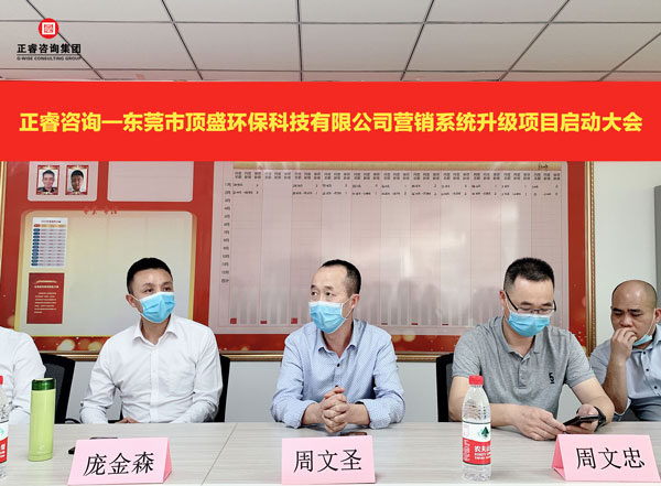 總經理周文聖（左）、副總經理周文忠（zhōng）（右）