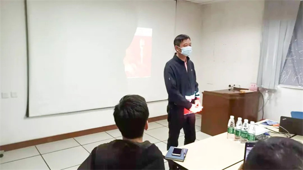 興隆生產廠長段小林先生發（fā）言