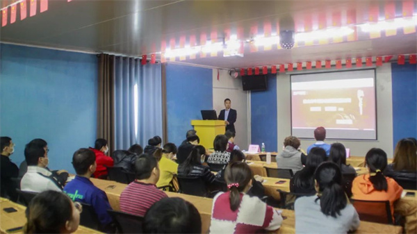 中境總經理範紹熙先生發表講話