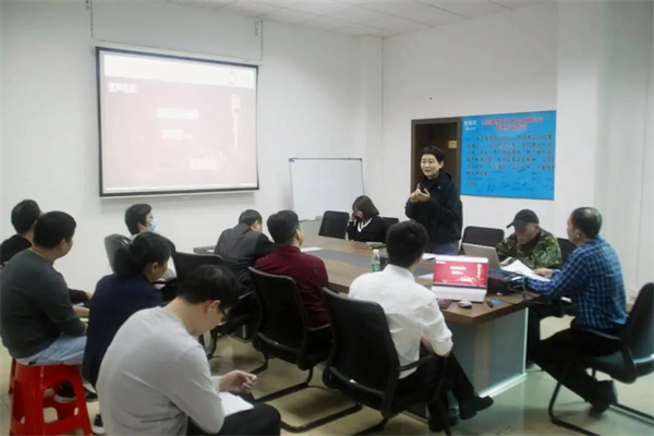 愛屋氏總經理（lǐ）劉曉珊（shān）女（nǚ）士發表講話