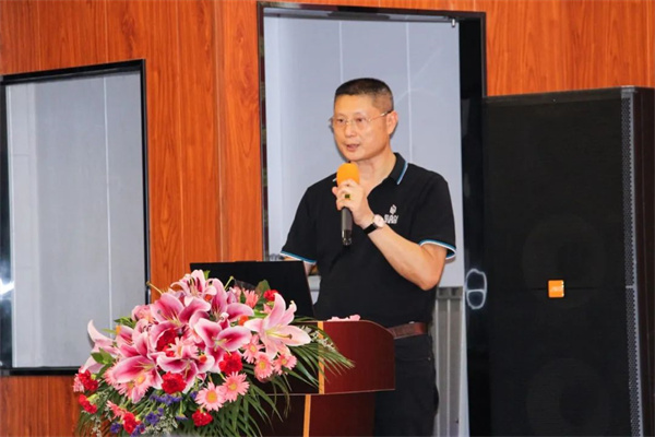 佛山（shān）市依恩膠片科技（jì）有限公司總經理楊書燦先生致辭