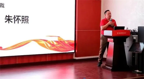 新（xīn）貴集團總裁（cái）辦副（fù）總經理唐林（lín）源先生致（zhì）辭