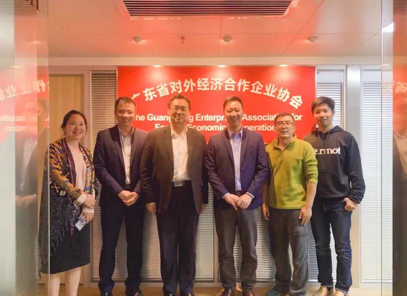 2 月 10 日 廣東省對外經濟合作企業協會（huì）駐（zhù）莫斯科代表處首（shǒu）席代表&俄羅斯粵（yuè）商會會長孫繼業、秘書長於超先、秘書長李欽（qīn）武、www.17c谘詢集團商業服務（wù）中心總經理武文盛（shèng）（左（zuǒ）3）、項目總監譚懿（左2）合（hé）影