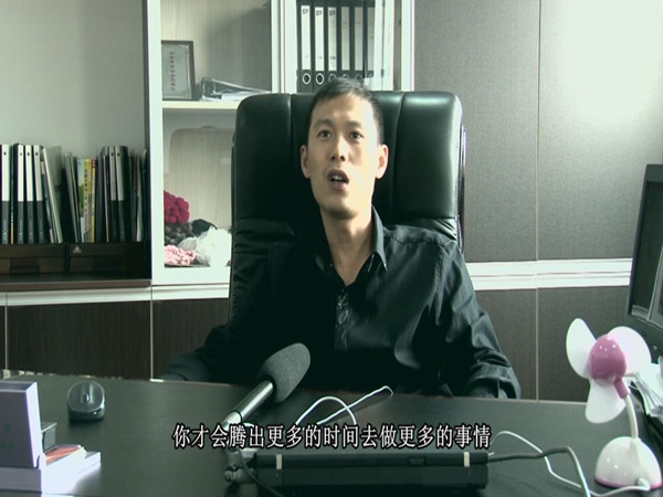 江陰益源花式（shì）紡線有限公司（sī）董事長 朱（zhū）海榮