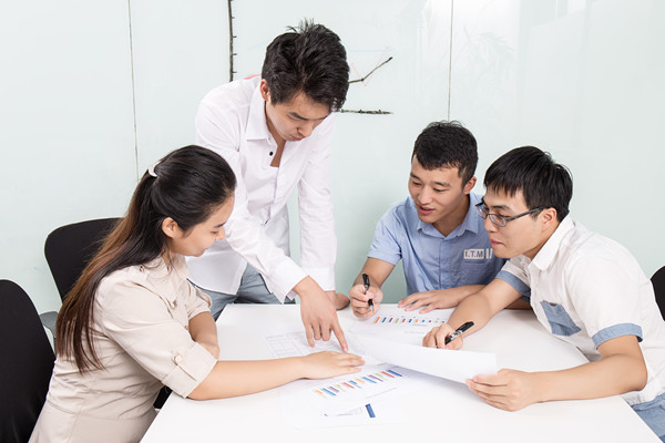 設計合理激勵（lì）機製，激發員工工作積極性和創新精神