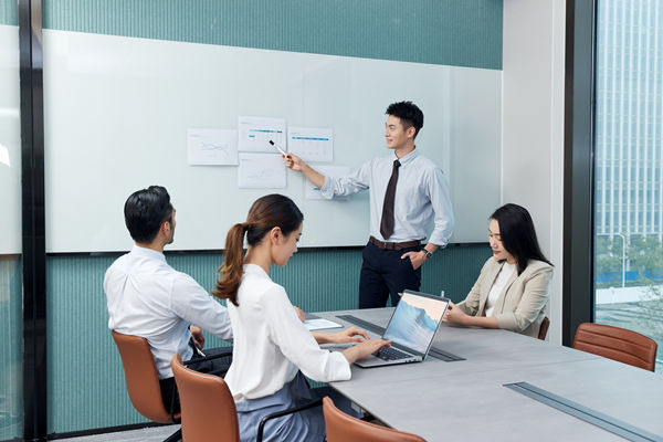 風險控製：預防（fáng）和（hé）應對潛在（zài）風險，確保戰略穩健