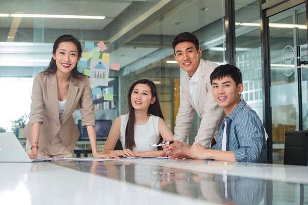 績效考核（hé）與反饋：及（jí）時反饋，指導改進