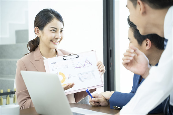 績效評估與反饋：客觀（guān）評估，持續改進