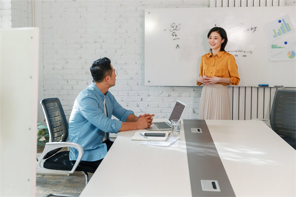 社會責任與（yǔ）績效管（guǎn）理：承擔社會責任，提升（shēng）企業形象