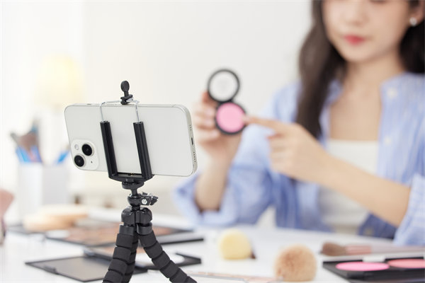 社交（jiāo）媒體：利用社交（jiāo）媒體，提升品牌影響力