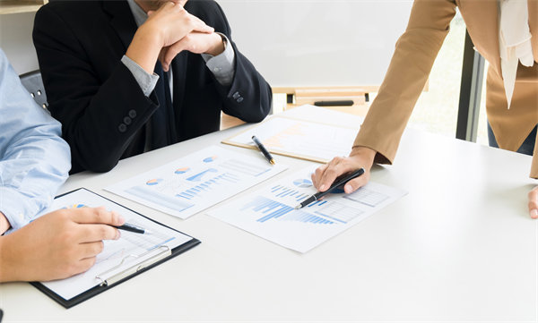 領導力發展與績效（xiào）管理：培養領導力（lì），推（tuī）動組織（zhī）成（chéng）功