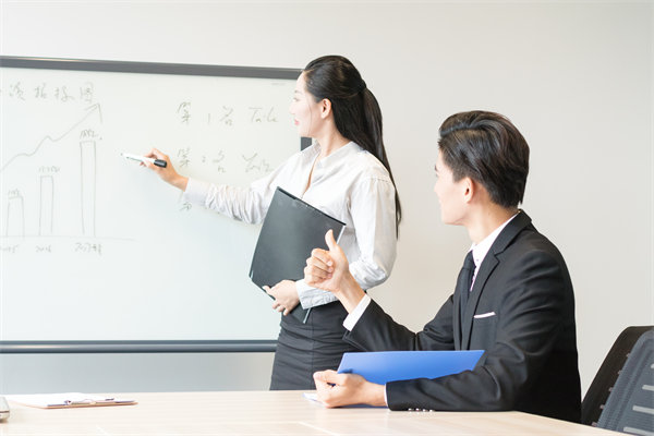 深化人力資源培訓，打造高素質專業化（huà）人才團隊