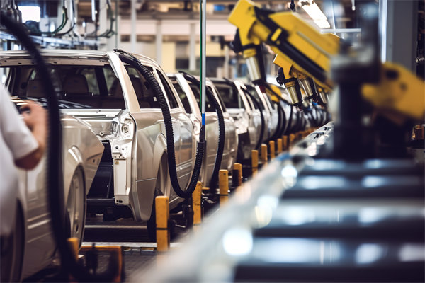 推行精益生產戰略，打（dǎ）造高效能、低成本的生產係統