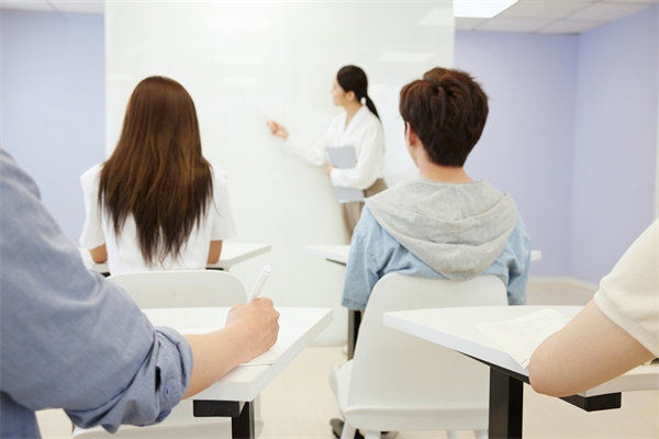 精益生產是製造業的思想，適合（hé）用於其他行業麽？