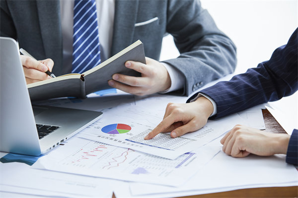 在績效溝通時（shí），如（rú）何給員工提出改進意見促進績效增長？