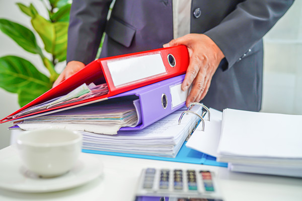 組織規劃（huá）中如何平衡集權與分權，促進決策效率？