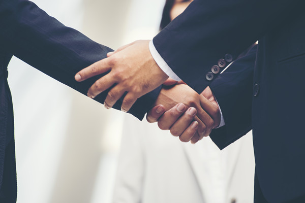 麵對人才流失，企業（yè）應采取哪些策（cè）略留住關鍵（jiàn）員工？