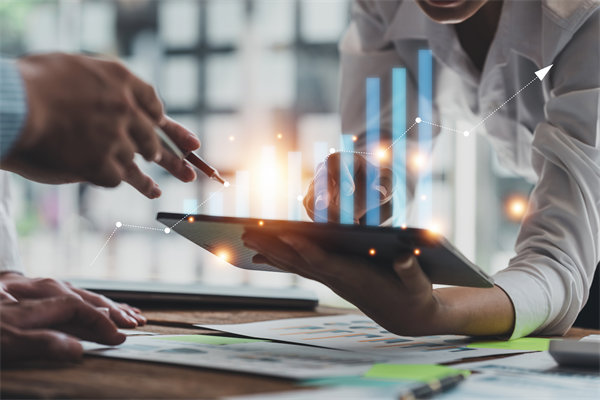 年度經營計劃中（zhōng），如（rú）何強化成本控製與提升運營效率？