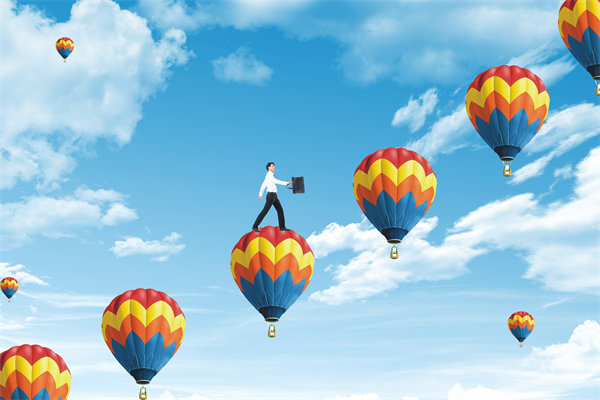 集團人才戰略：如何促進內部（bù）流動與外（wài）部吸引？