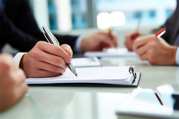 年度經營計劃中的員工培訓與發展計劃如何（hé）設計？