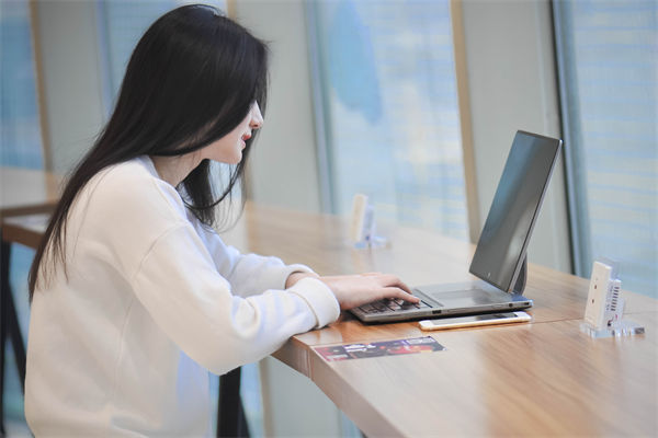 組織規劃谘詢解讀：女子正（zhèng）上著班公司突然解散