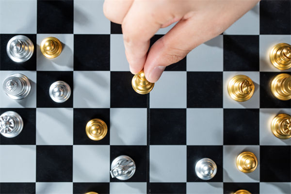 如何有效製定並執行（háng）長期戰（zhàn）略計劃以適應市場變化？