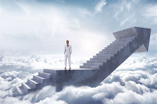 在年度經營計劃中，如何設定既實際又挑戰性的（de）目標？