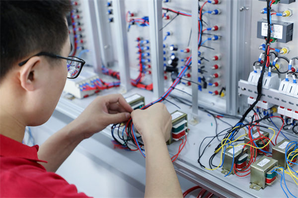 哪些行業人才火爆（bào）就業市場？人力資源管理有何（hé）啟發？