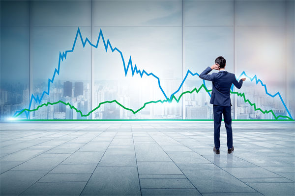 員工（gōng）績效不佳，是應該（gāi）立即解雇還是給（gěi）予改進機會？