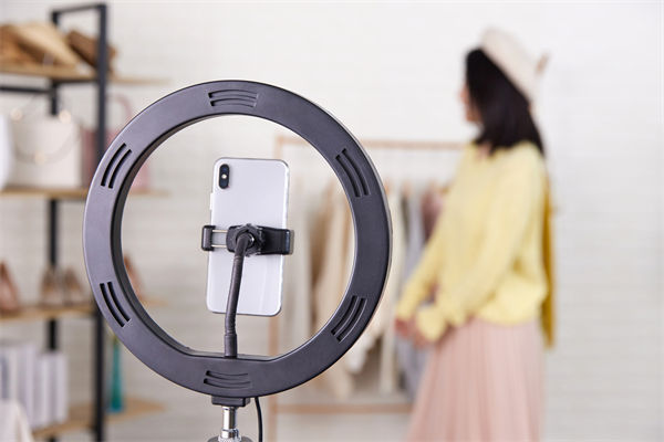 營銷管（guǎn）理角度分析：直播帶貨（huò）靠（kào）的不是“演技”而是誠信（xìn）