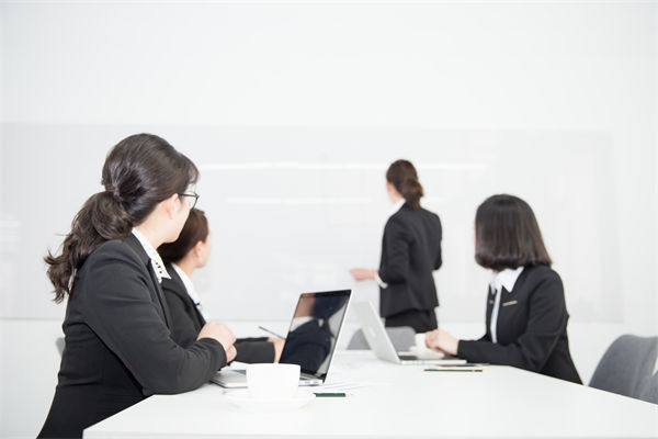 人力資源該管控還是賦能？多數企（qǐ）業都踩錯了管（guǎn）理節奏！