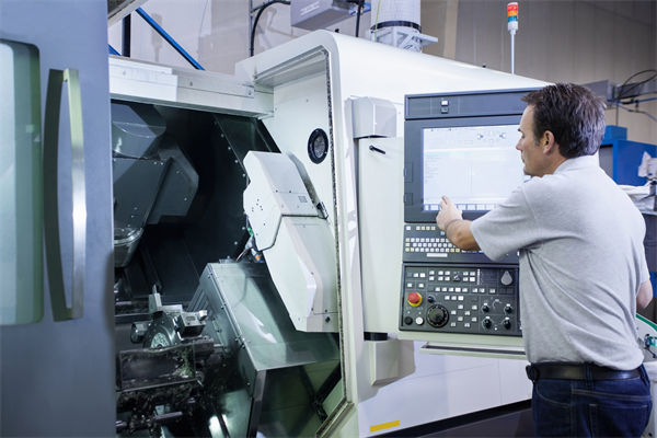 精益管理（lǐ）在提升產品（pǐn）質量方麵有哪些具體策（cè）略和方（fāng）法？