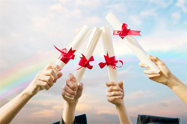 企業文化分析：錄取通知（zhī）書（shū）加廣告，涉事（shì）學校（xiào）被約談