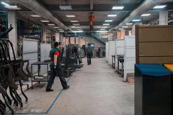 汽配行業人力資源管理谘詢服務機構，車間技工流失（shī）率怎麽降？